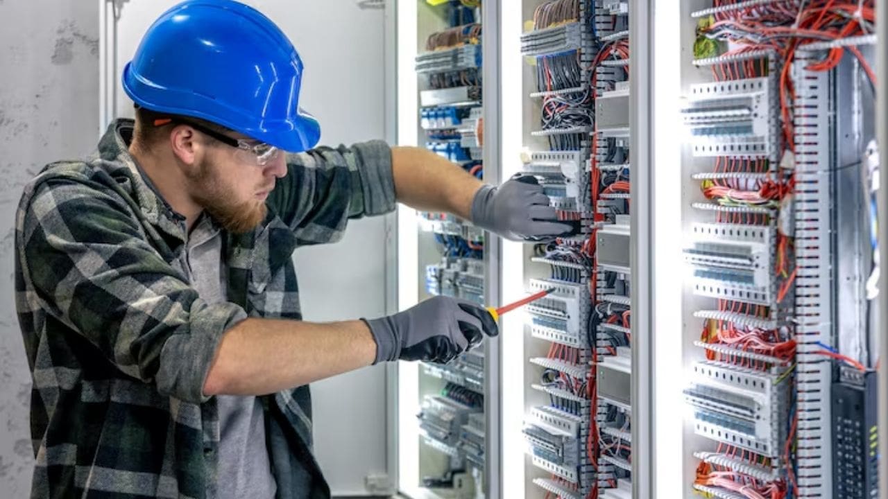 commercial electrician