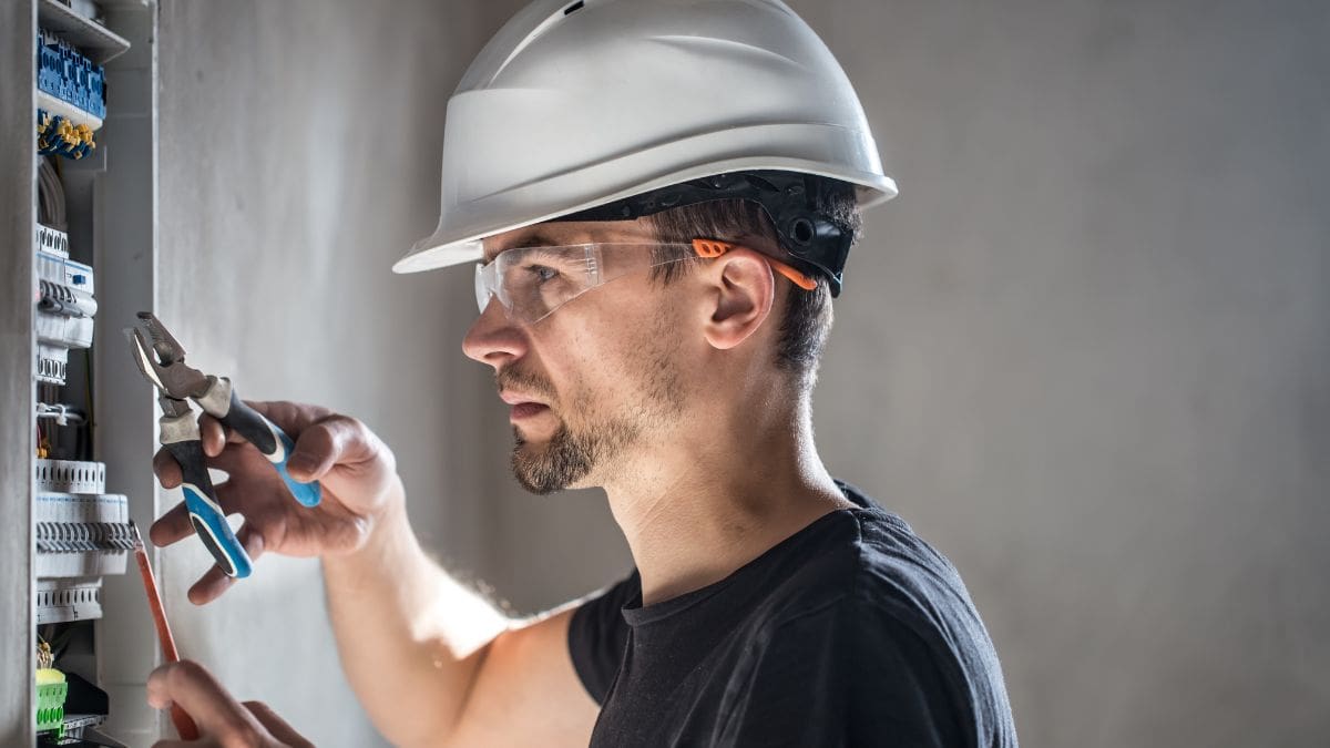 9 Must-Have Tools for Commercial Electricians